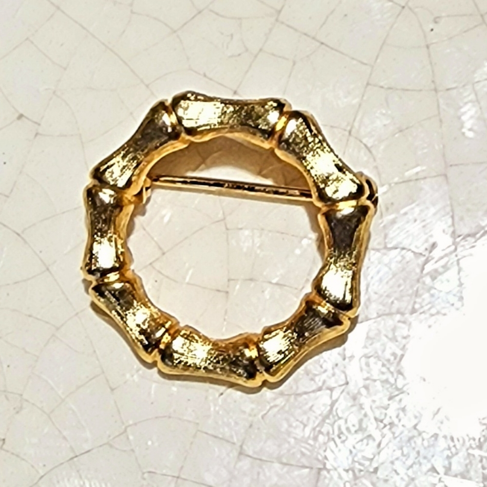 Small open circle brooch by 'The Fabrini Collection' (Sarah Coventry) bamboo
